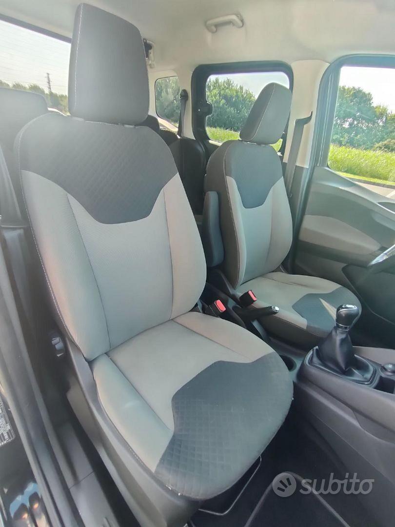 FORD Tourneo Courier 1.0 EcoBoost 100 CV Titaniu