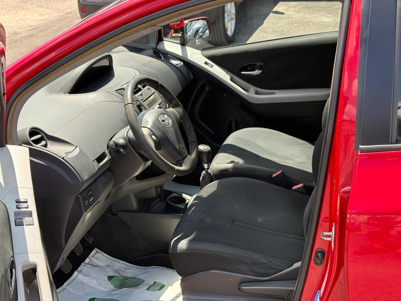 Toyota Yaris 1.0 5 porte Sol