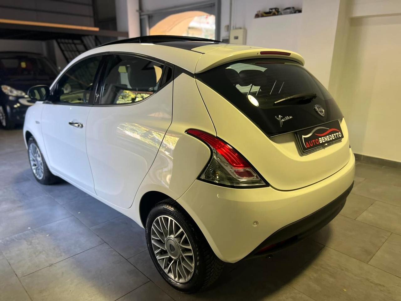 LANCIA YPSILON 0.9 TWINAIR 85CV PLATINO 2011