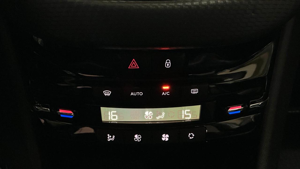 Peugeot 2008 BlueHDi 100 Allure Colore bianco perla