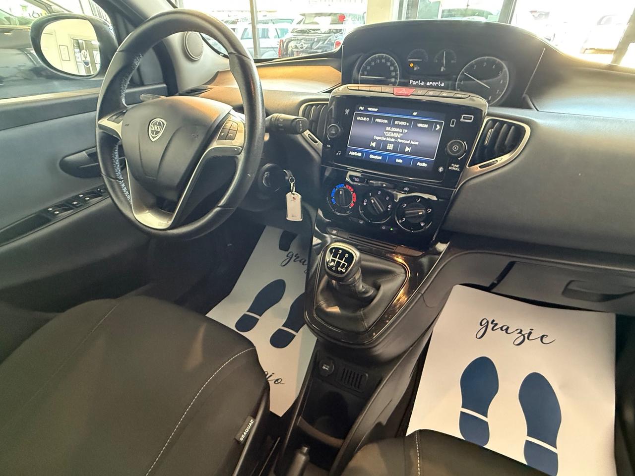 Lancia Ypsilon 1.0 FireFly 5 porte S&S Hybrid Ecochic Gold