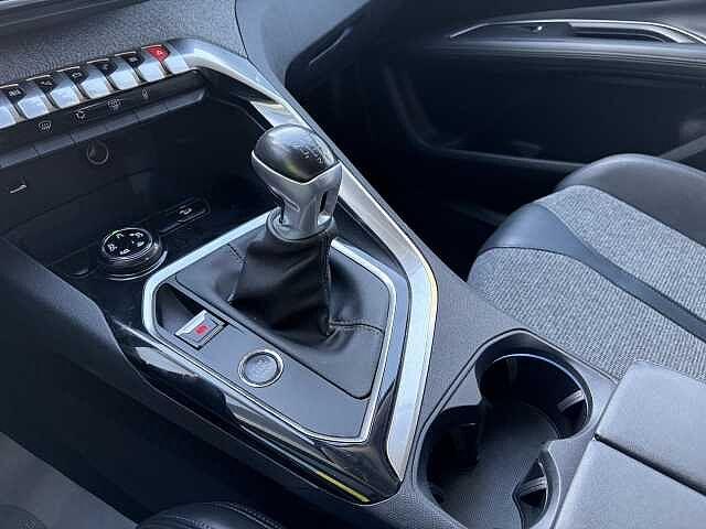 Peugeot 3008 1.5 BlueHDi 130 CV Allure