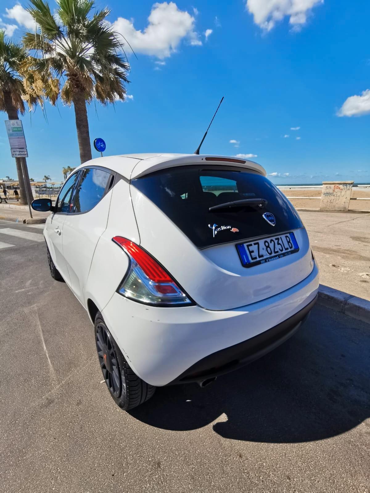 Lancia Ypsilon 1.3 MJT 16V 95 CV 5P. Gold - 2015