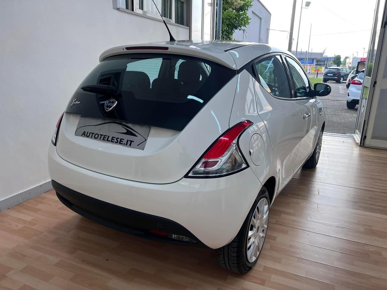 Lancia Ypsilon 1.2 69 CV 5 porte GPL Ecochic Silver