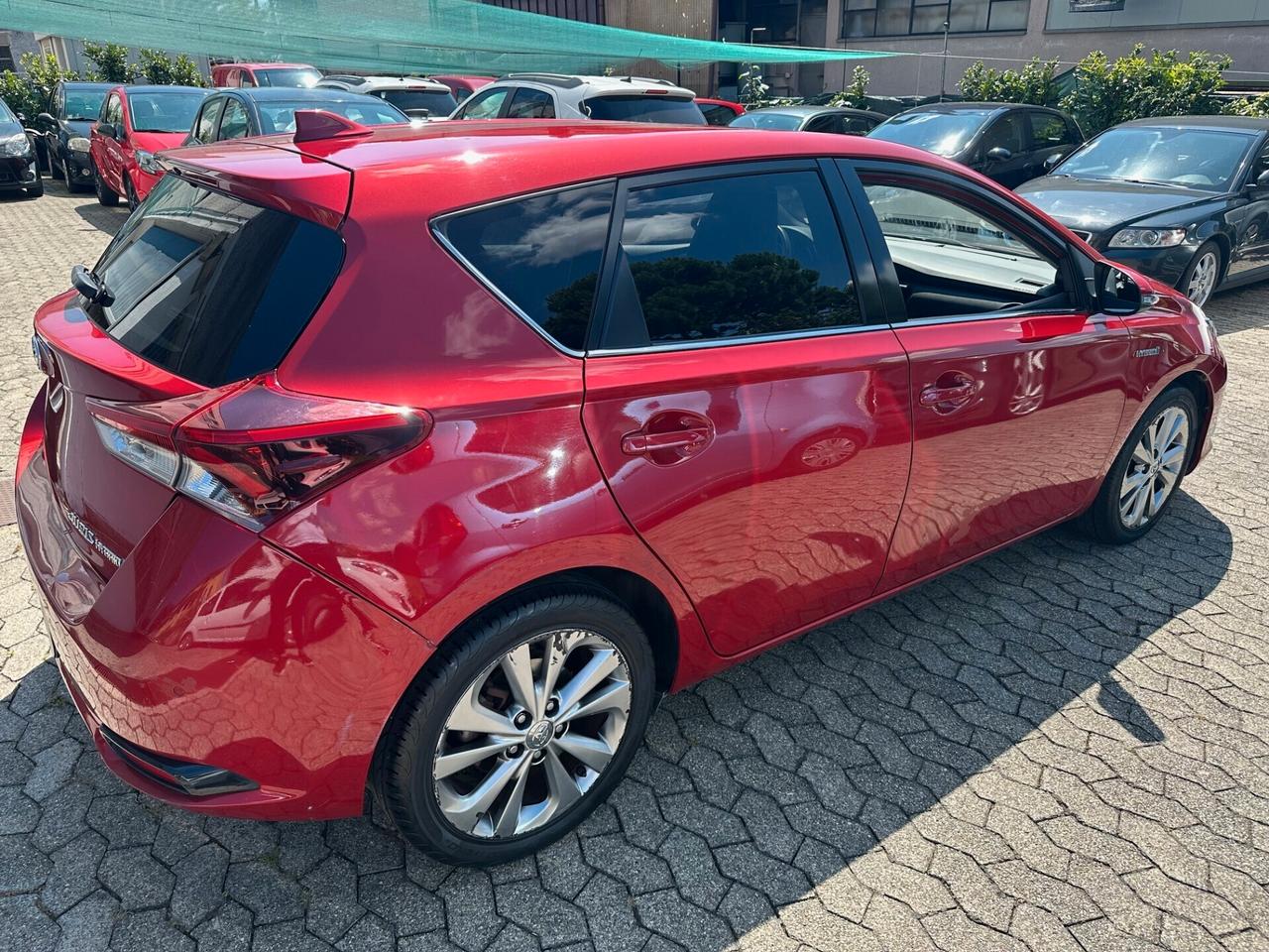 Toyota Auris 1.8 Hybrid Lounge*EURO6B*CERCHI