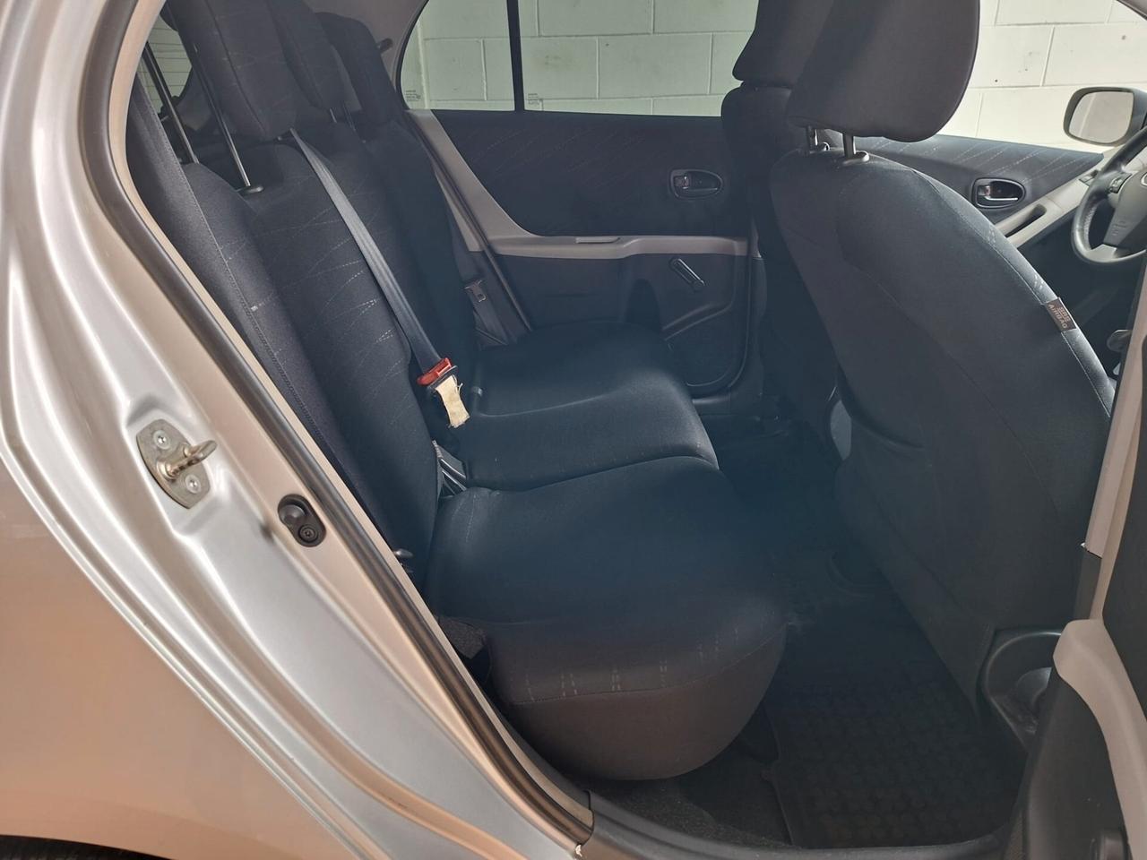 Toyota Yaris 5p 1.0 Sol, navi, telecamera, bluetooth.