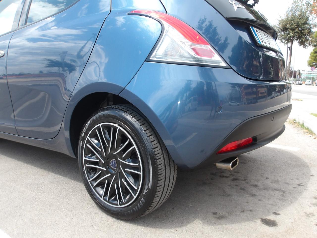 LANCIA YPSILON 1.0 HYBRID-KM 61.000