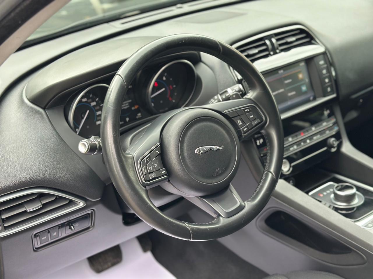 Jaguar F-Pace 2.0 D 180 CV AWD Prestige
