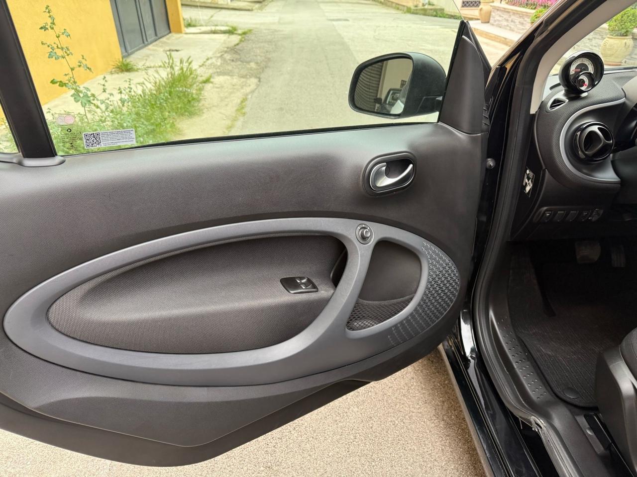 Smart ForTwo EQ Passion iva esposta