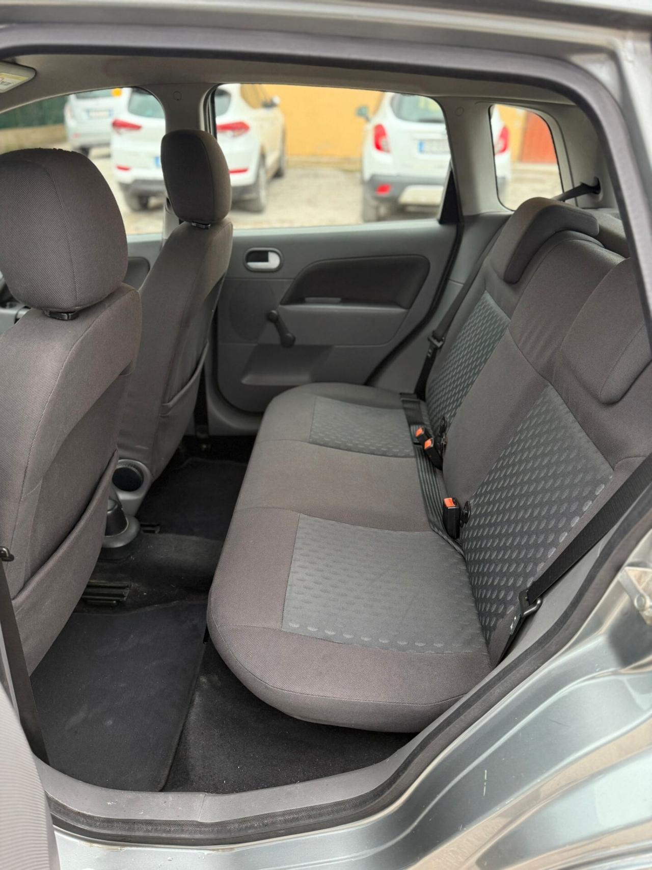 Ford Fiesta 140.000 km OK NEOPATENTATI