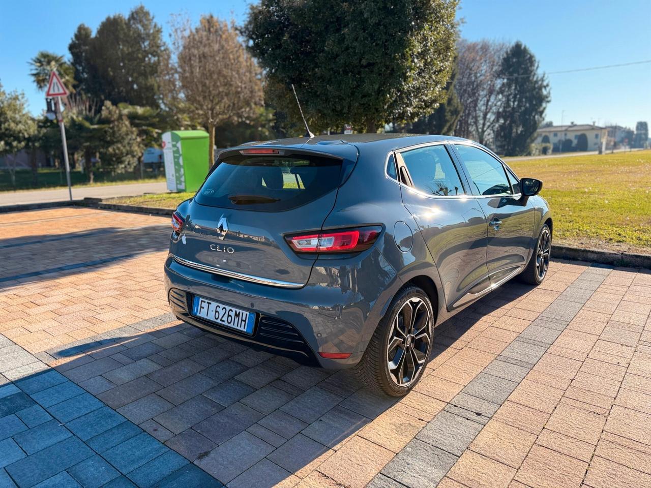 Renault Clio 1.5 dCi 5 porte Moschino Intens neopatentati