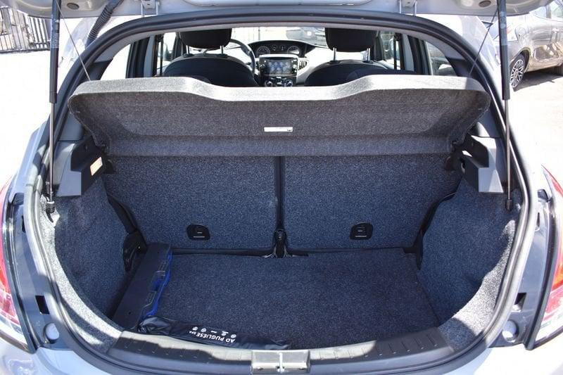 Lancia Ypsilon 1.0 FireFly 70cv Hybrid ALBERTA FERRETTI