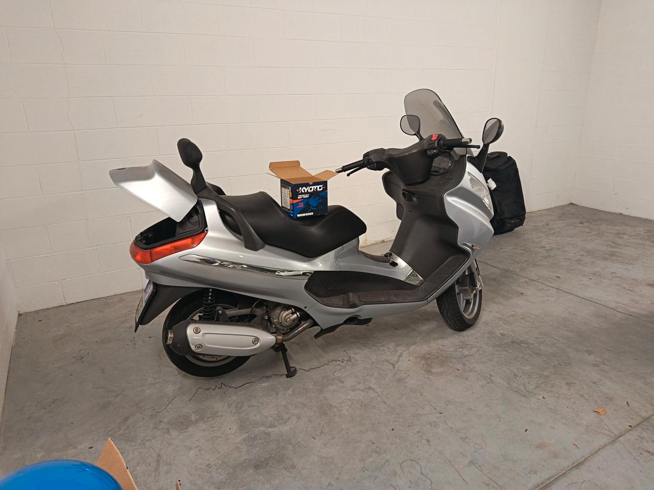 Piaggio X8 250