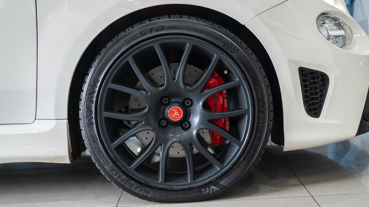 Abarth 595 Competizione 1.4 T JET 180 CV AUTO SABELT BEATS CARBON AKRAPOVIC FULL OPTIONAL
