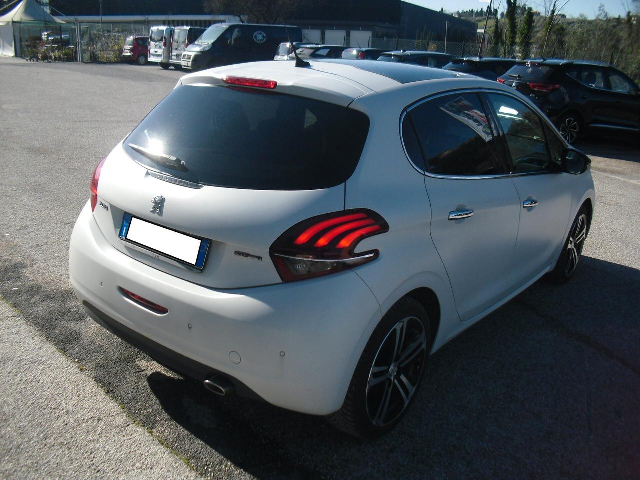 Peugeot 208 BlueHDi 100 5p. GT Line ICE White, FULL OPTIONAL, OTTIME CONDIZIONI!!