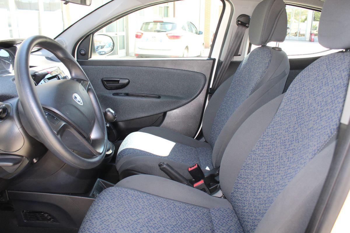 LANCIA - Ypsilon - 1.0 FireFly 5p.S&S Hyb. Platino