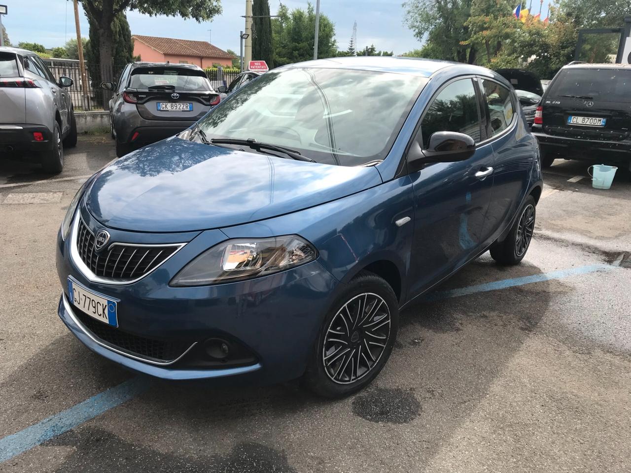 Lancia Ypsilon 1.0 FireFly 5 porte S&S Hybrid Ecochic Silver