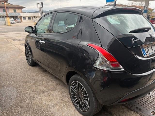 Lancia Ypsilon 1.0 FireFly