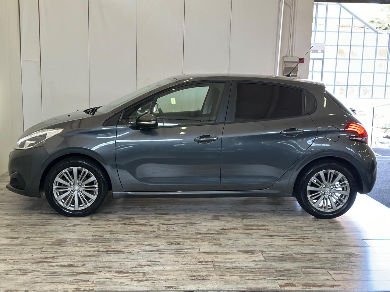Peugeot 208 1.2 Benzina 5 porte Allure Ok Neopatentati