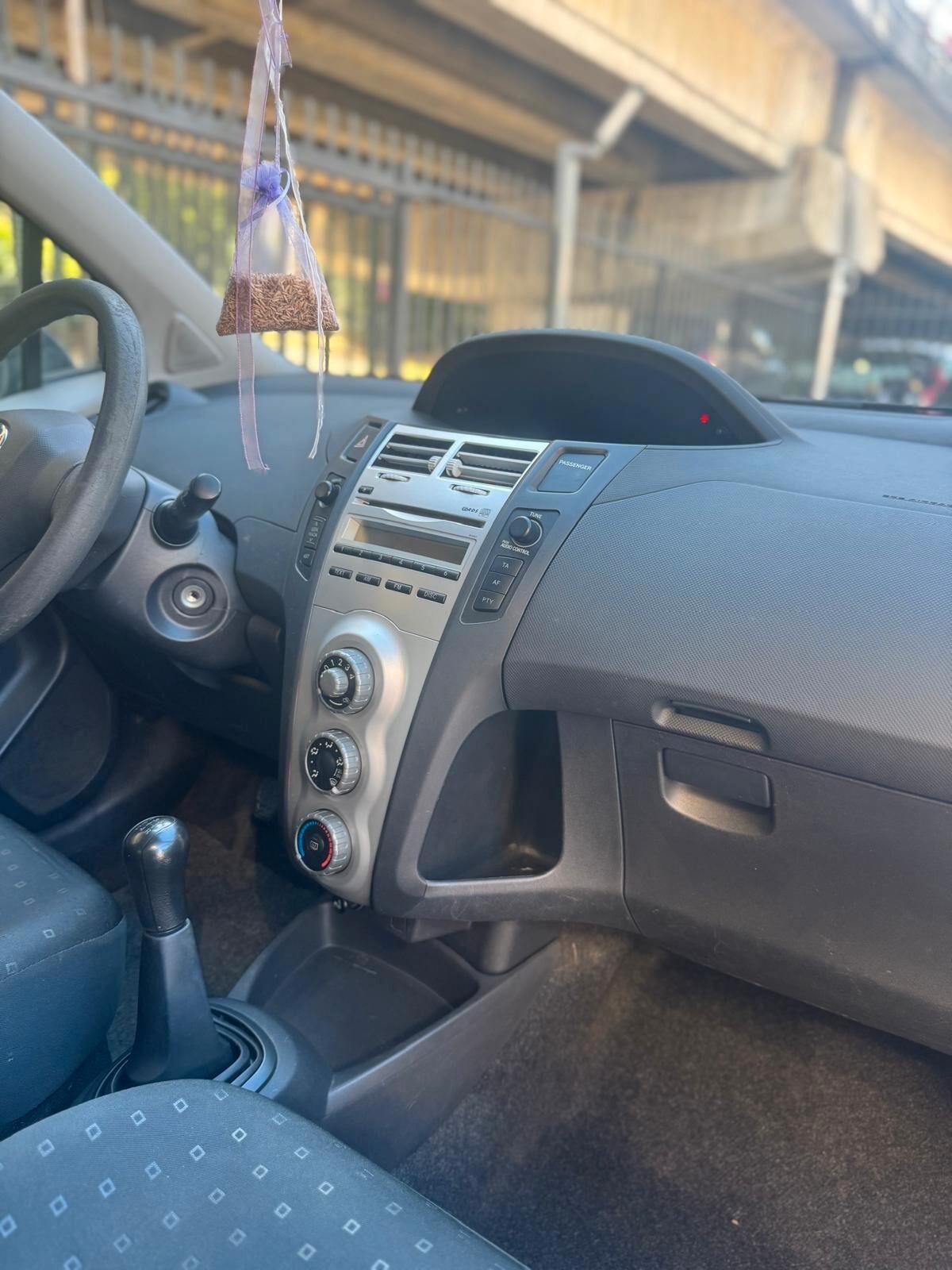 Toyota Yaris Verso 1.3i 16V cat Luna '03