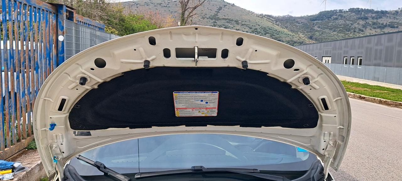 Lancia Ypsilon 0.9 TwinAir 85 CV 5 porte Metano Ecochic Silver