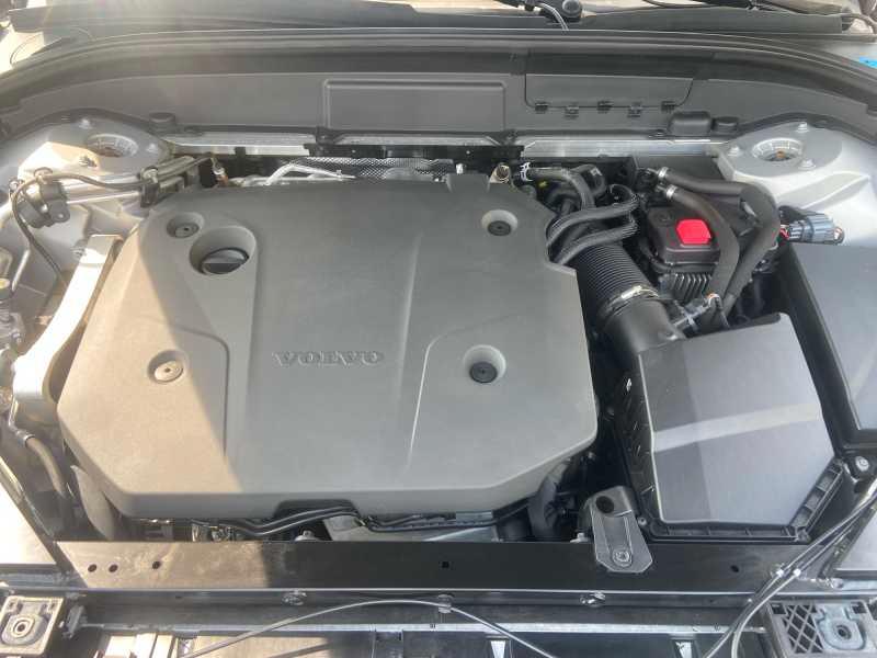 VOLVO XC60 2.0 b4 R-design AwD AuTo