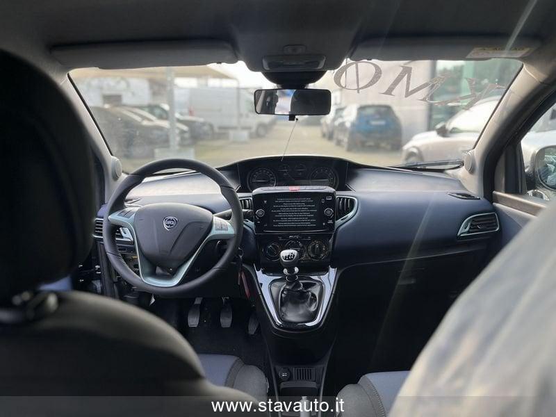 Lancia Ypsilon Lancia Ypsilon 1.0 FireFly S&S Hybrid Platino + Pack comfort