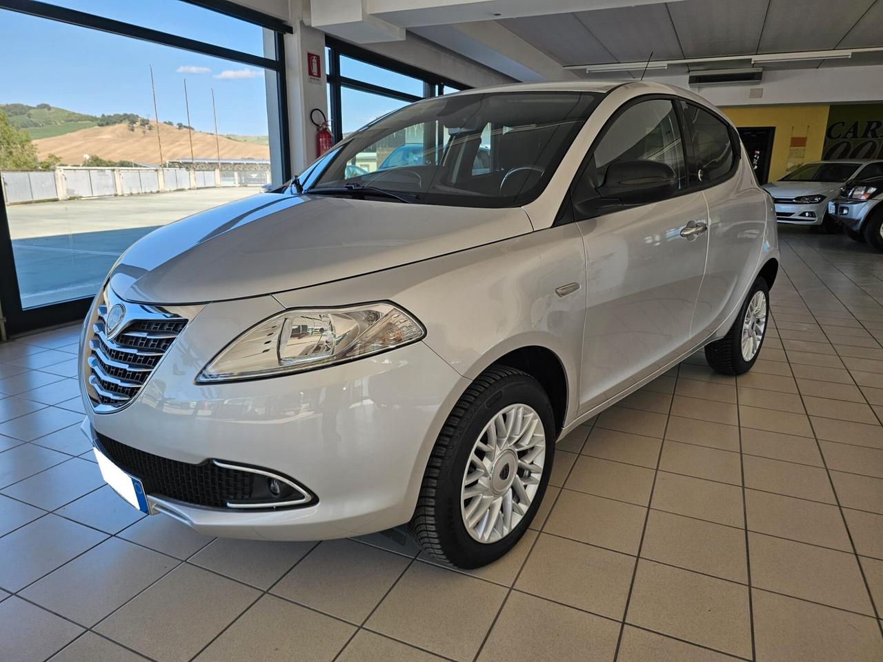 Lancia Ypsilon 0.9 TwinAir 85 CV 5 porte Metano Ecochic Gold