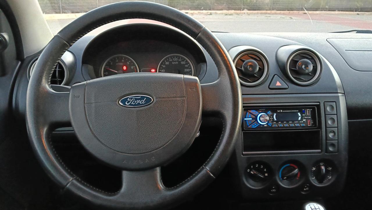 FORD FIESTA 1.2 BENZ -2005
