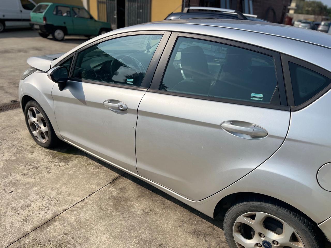 Ford Fiesta 1.4 TDCi 70CV 5 porte Titanium