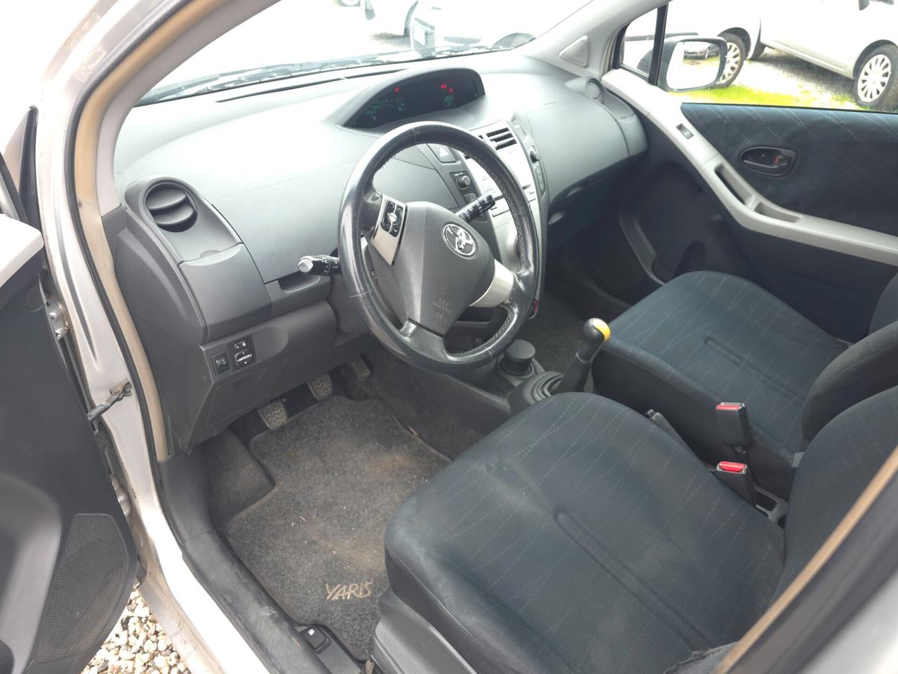 Toyota Yaris 1.3 5 porte Navi