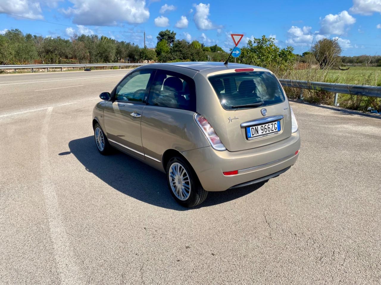 Lancia Ypsilon 1.3 MJT 75 CV