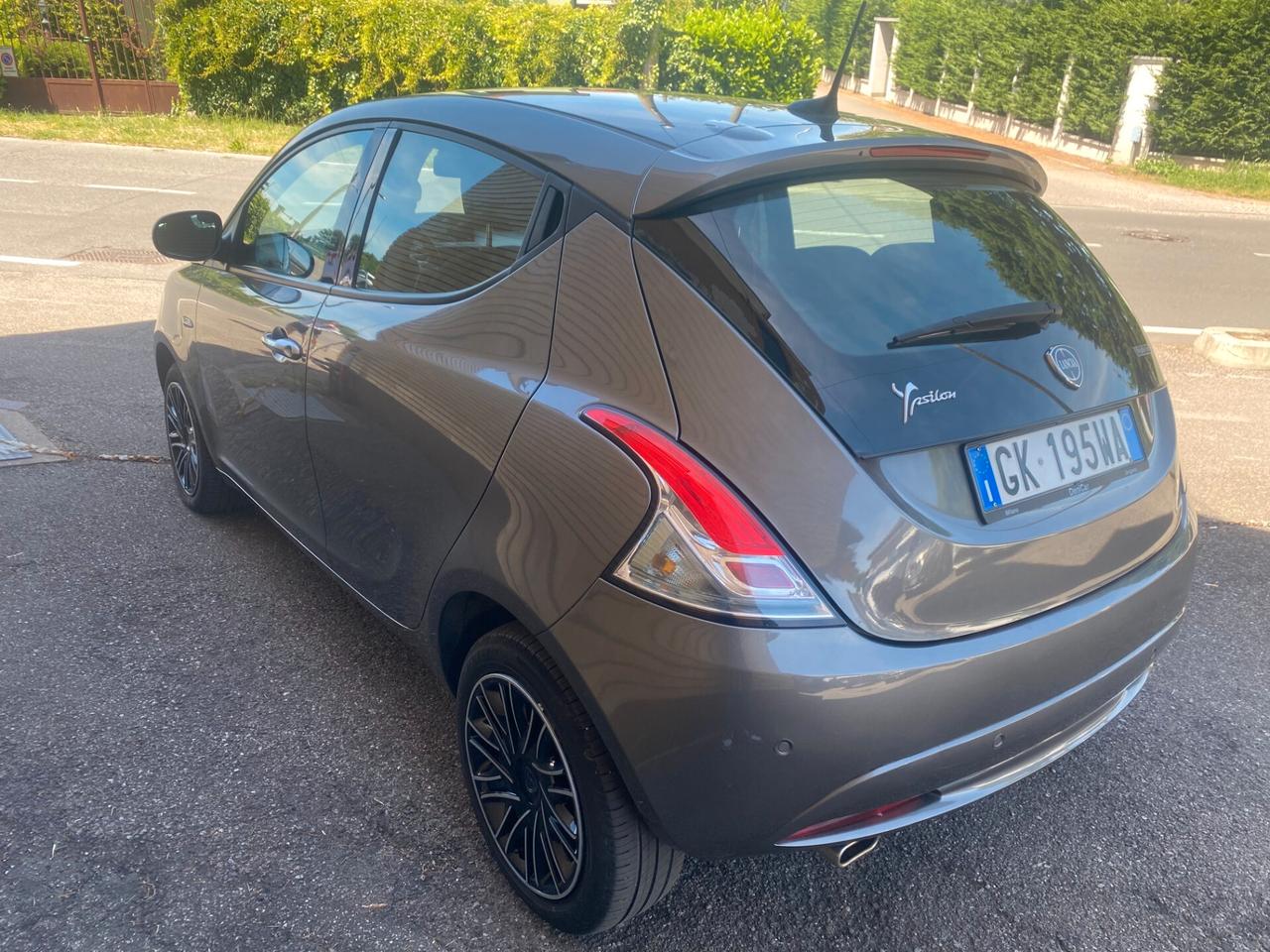 Lancia Ypsilon 1.0 FireFly 5 porte S&S Hybrid Ecochic Gold