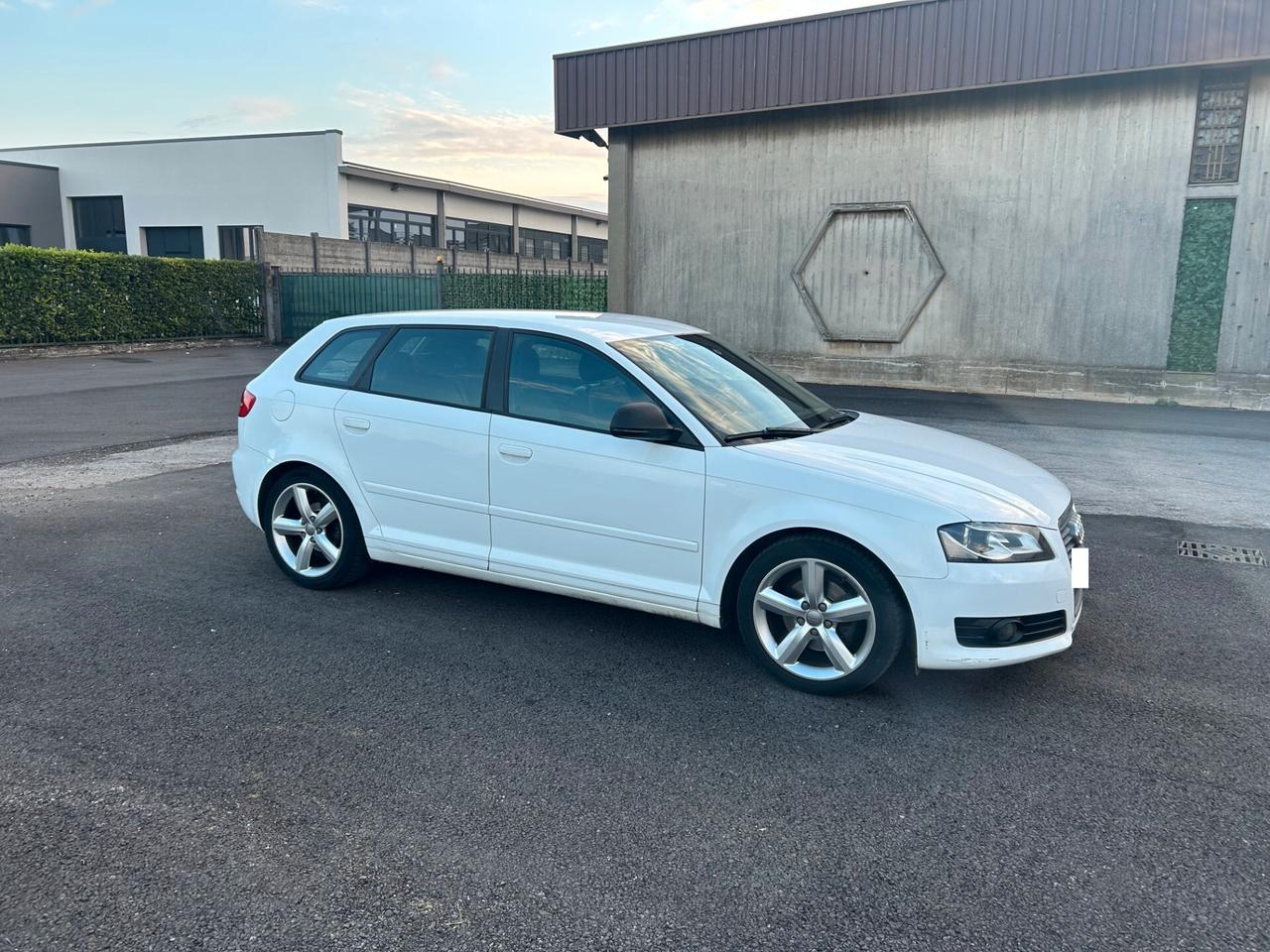Audi A3 2.0 Tdi Sportback S-LINE ok neopatentati unico proprietario tutta tagliandata con libretto tagliandi