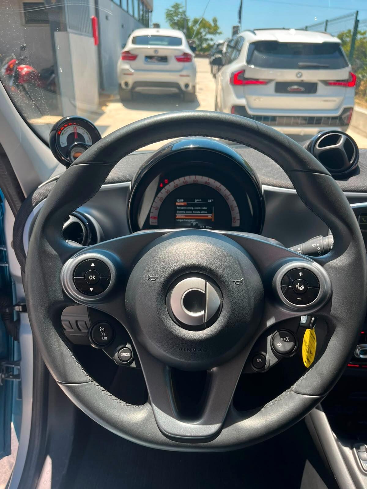 Smart ForFour EQ Pulse