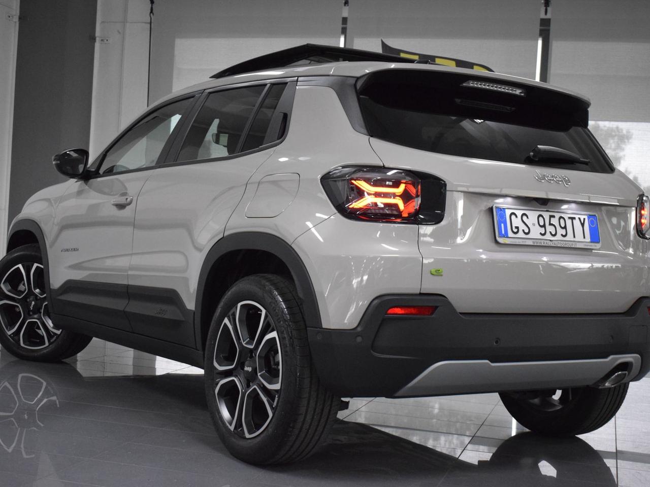 Jeep Avenger 1.2 e-HYBRID Summit