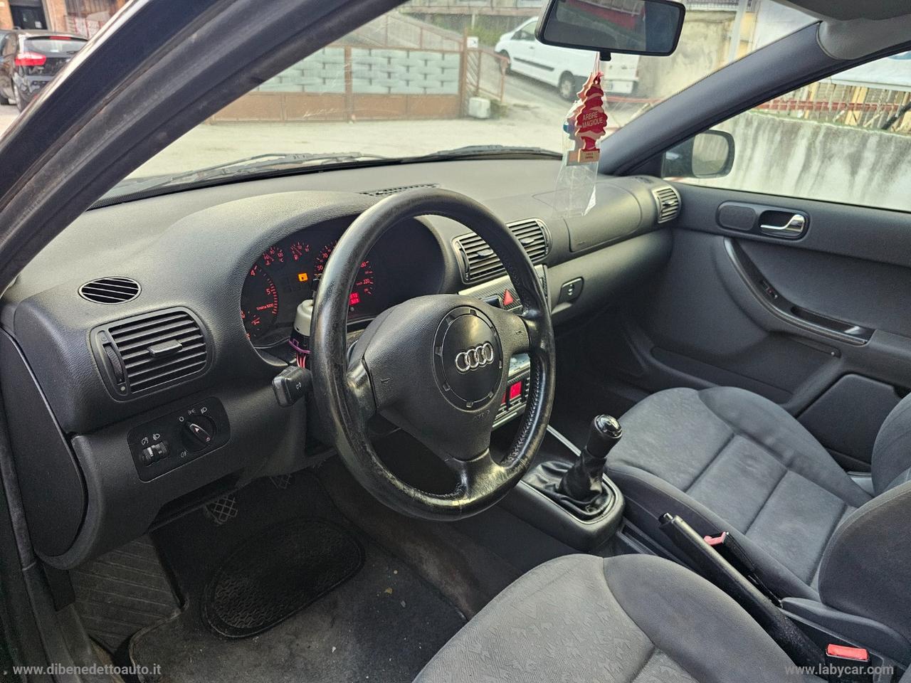 AUDI A3 1.9 TDI 110CV 3p. Attraction