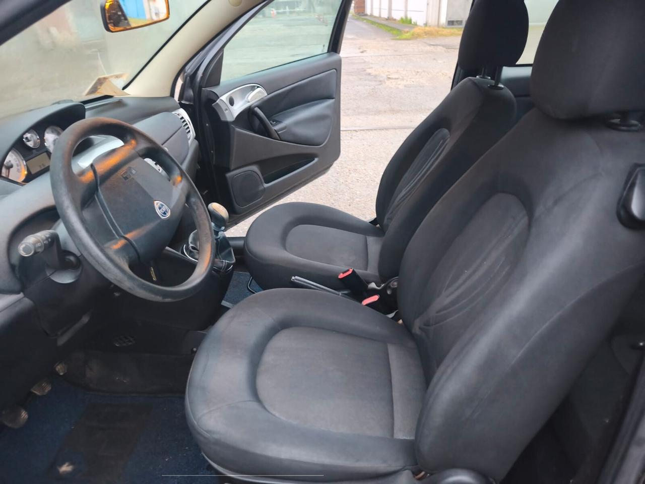 Lancia Ypsilon 2011---1.2 Benzina Neopatentati