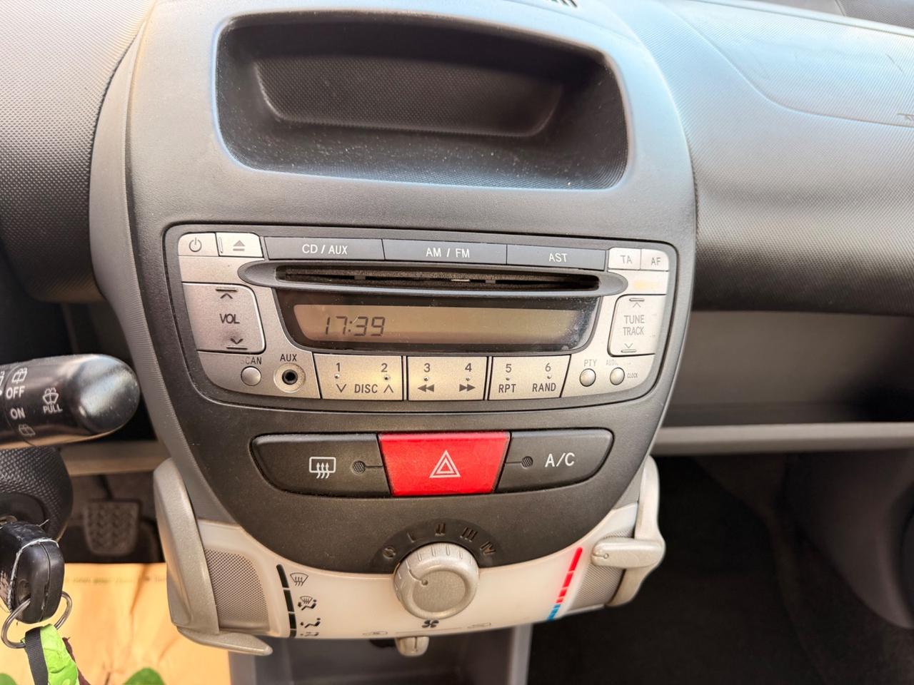 Peugeot 107 1.0 68CV CAMBIO AUTOMATICO SWEET YEARS