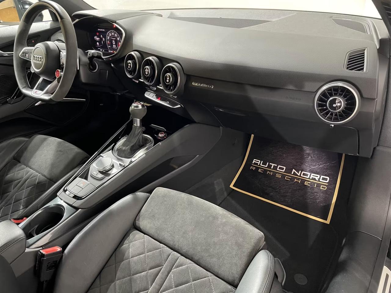 Audi TT RS 2.5 TFSI quattro scarico sportivo telecamera