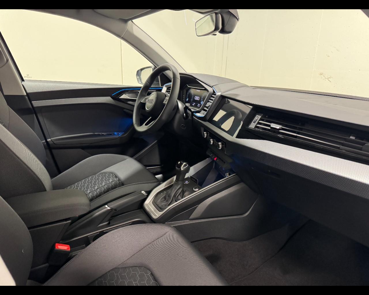 AUDI A1 SPORTBACK 30 TFSI S-TRONIC IDENTITY BLACK