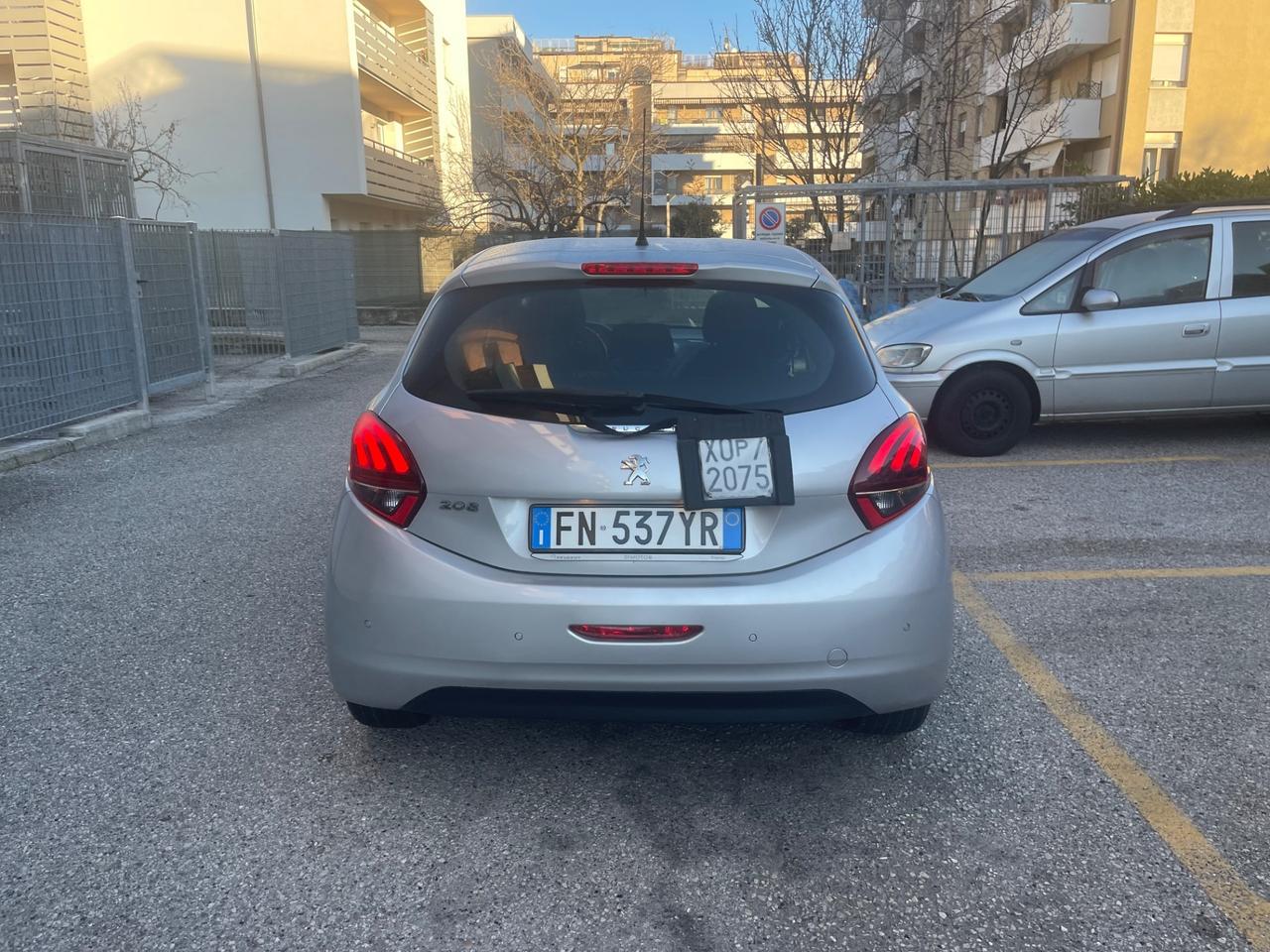 Peugeot 208 82 5 porte Allure SI NEOPATENTATI