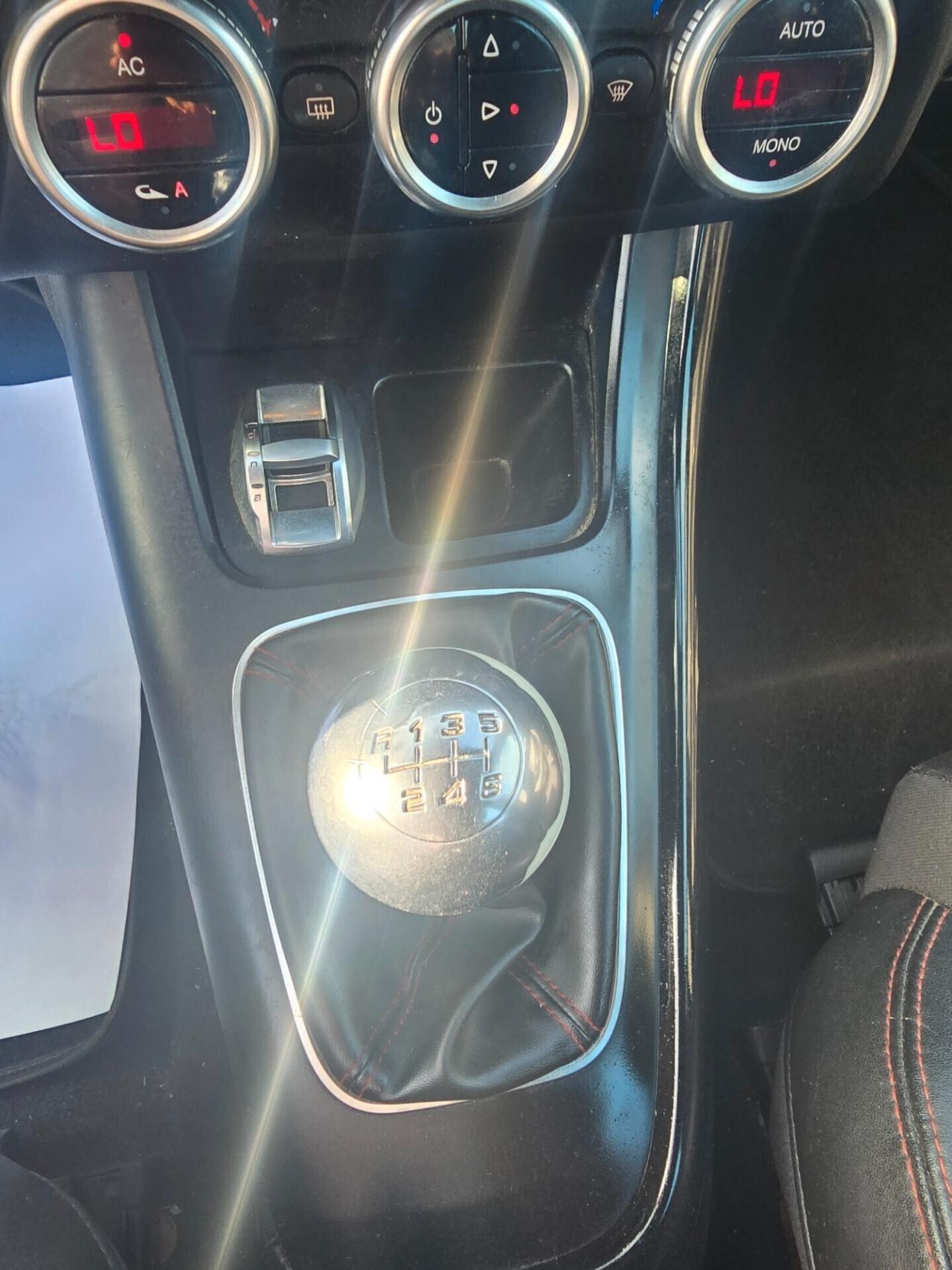 Alfa Romeo Giulietta 2.0 JTDm-2 140CV Distinctive