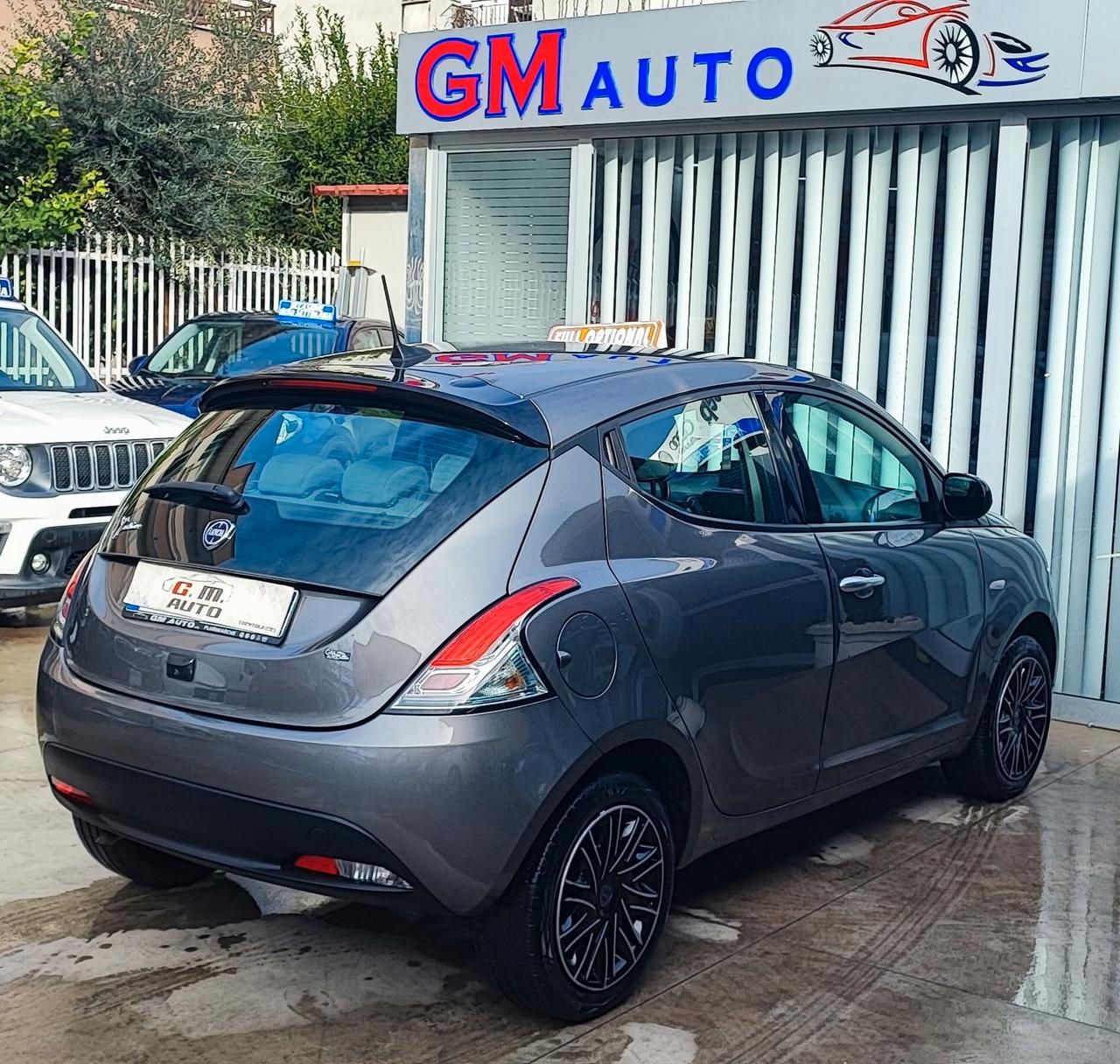 Ypsilon Gold con ricarica Cell e retrocamera 2023