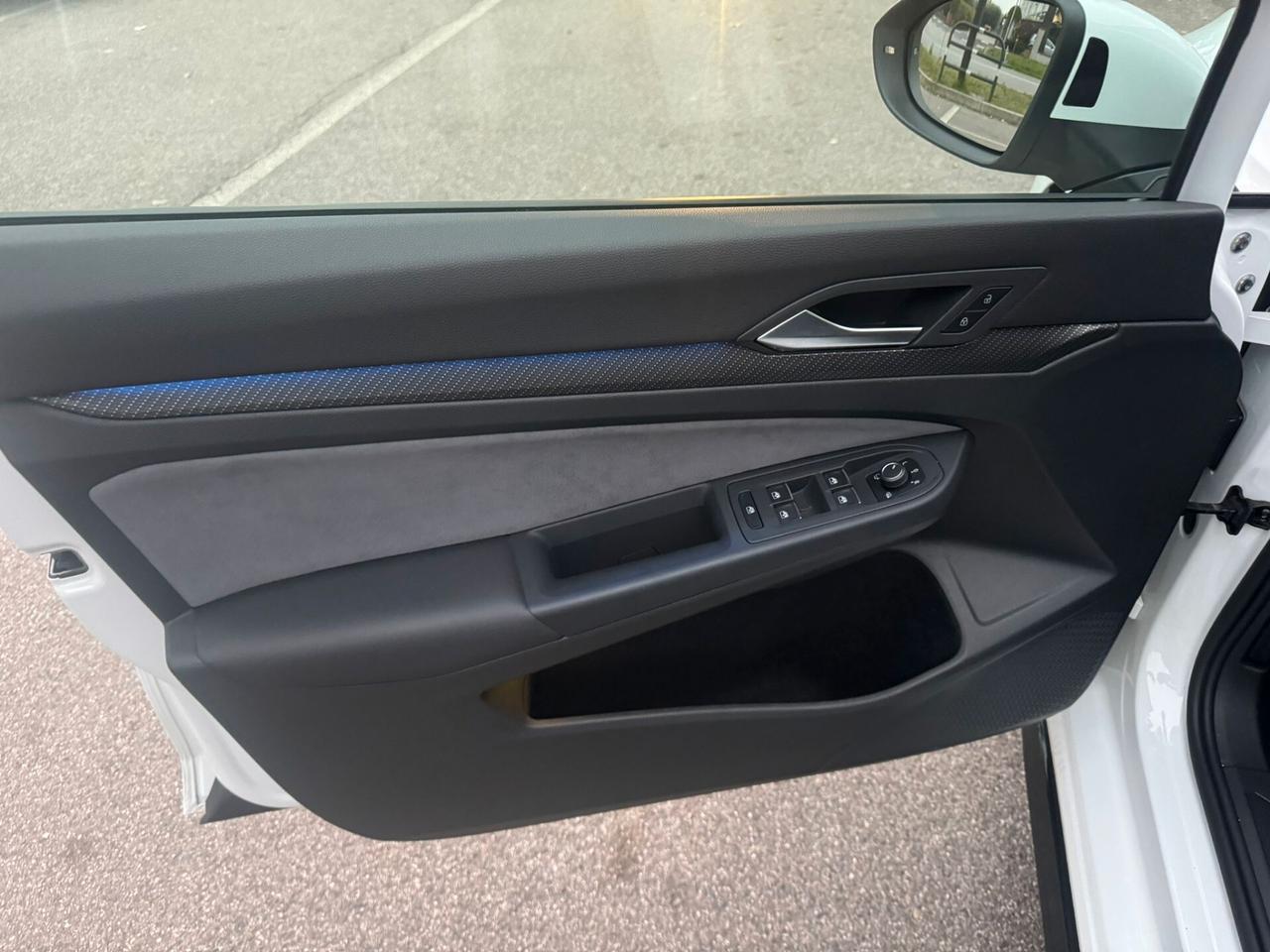 Volkswagen Golf VIII 2020 1.5 etsi R-Line 150cv DSG *PROMO*