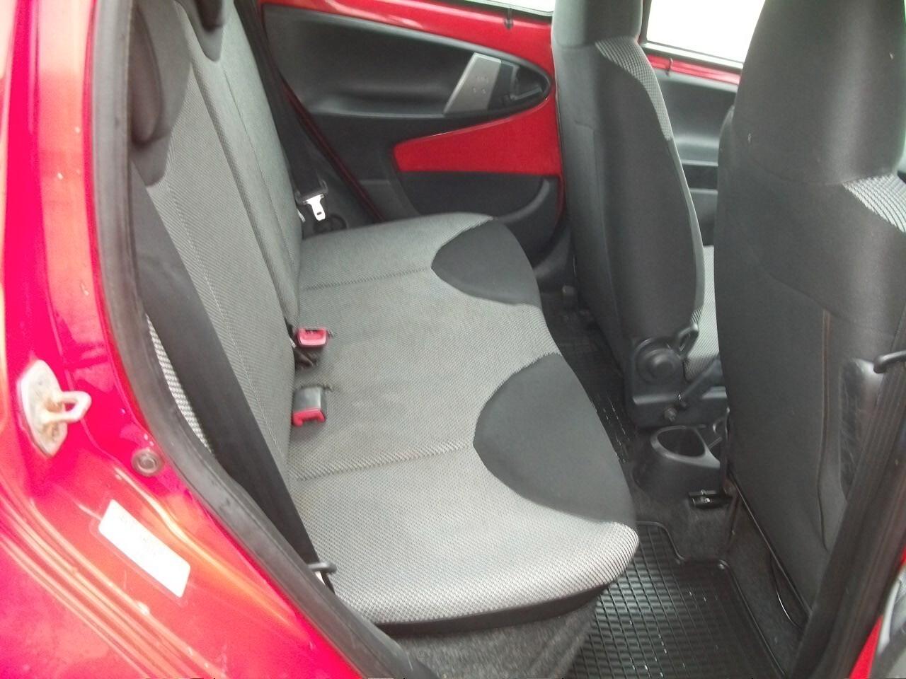 Toyota Aygo 1.0 12V VVT-i 5 porte Lounge CC 998 BENZINA IMMAT 30/06/2012 05 PORTE SI NUOVI PATENTATTI GARANZIA UN ANNO