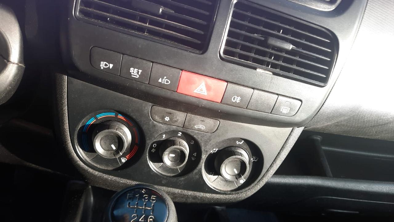 Opel Combo 1.6 CDTi perfetto se ai un furgone da dare in permuta dal 2009 in poi costa solo £5400