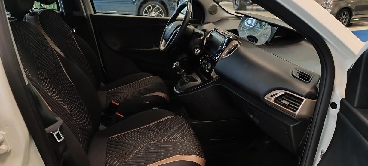 Lancia Ypsilon 1.0 FireFly 5 porte S&S Hybrid Alberta Ferretti