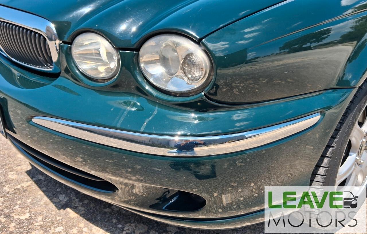 Jaguar X-Type 2 litri V6 Executive (M1540)