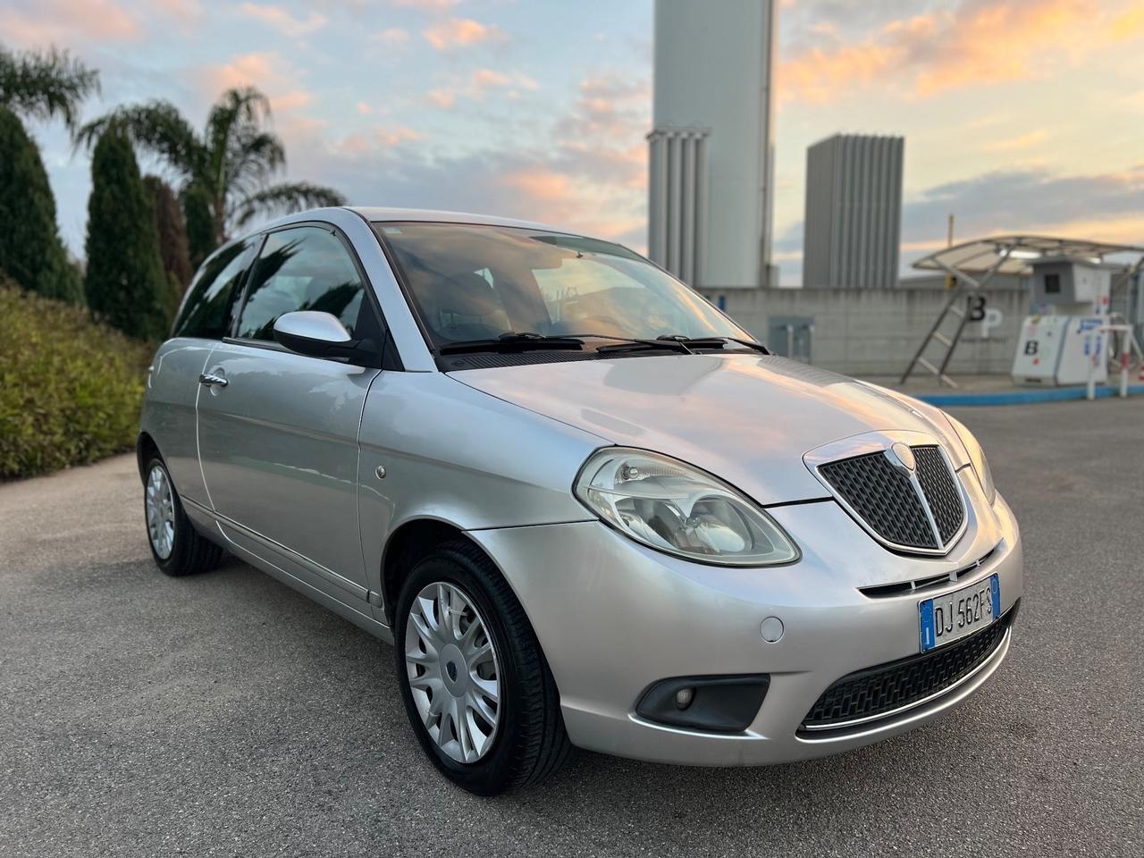 Lancia Ypsilon 1.3 MJT 90 CV Platino